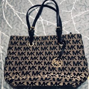 Micheal Kors purse